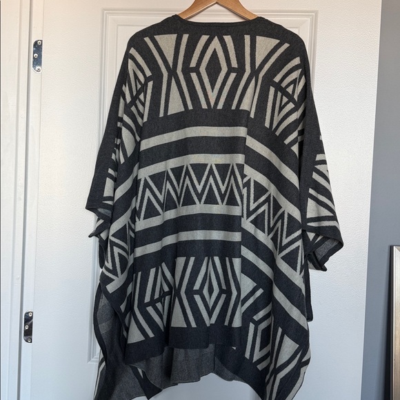 Forever 21 Gray Geometric Poncho/Sweater - Picture 2 of 6